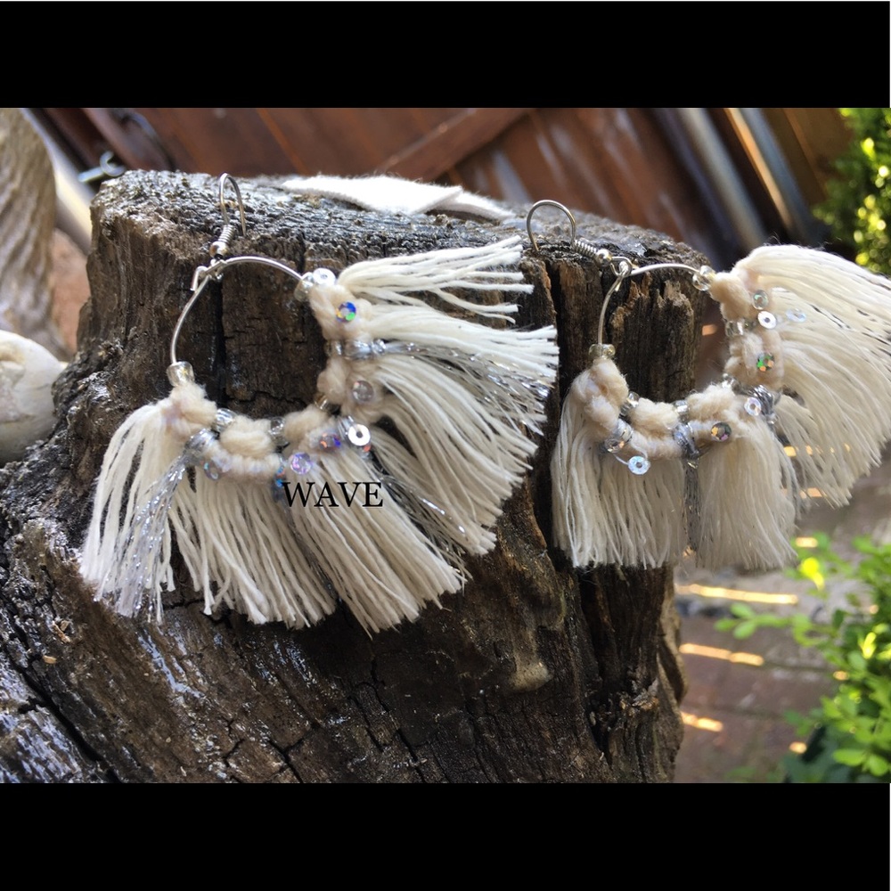 Custom designed macrame earrings - Picture 3 of 4